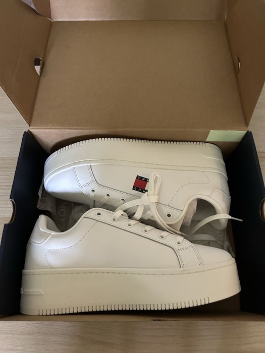 Нови Tommy Hilfiger