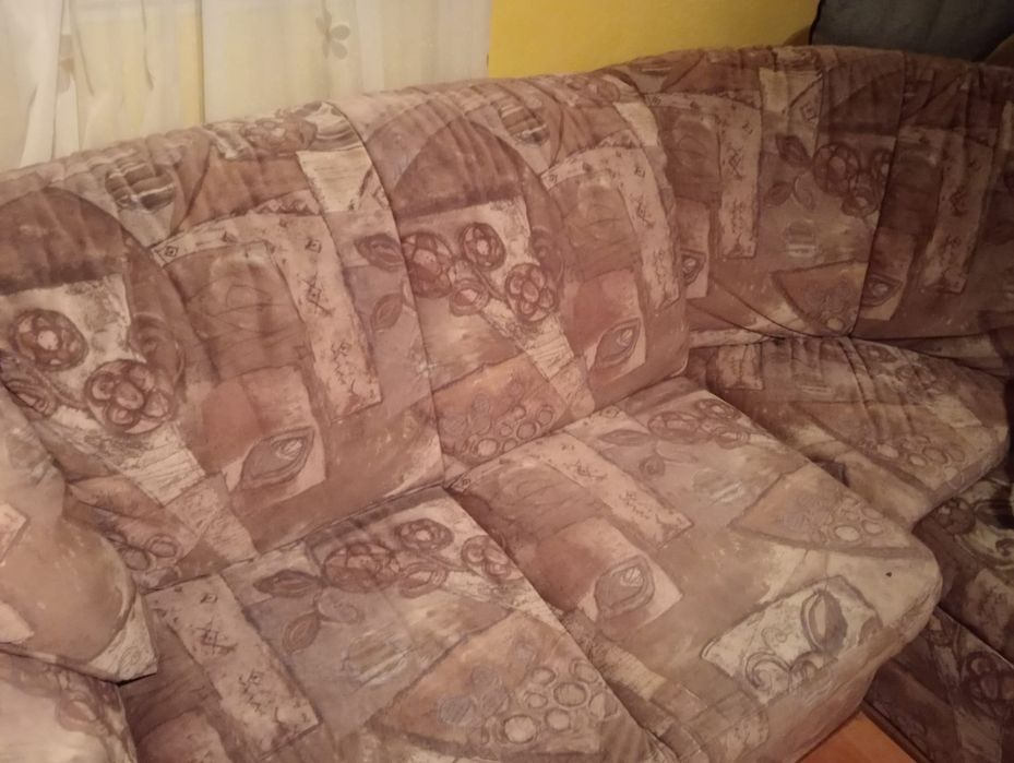 Vind urgent colțar.