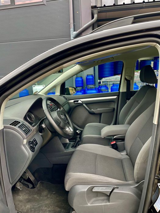 Volkswagen Touran 1.6 TDI – 6 trepte –      ofer mai multe poze în prv