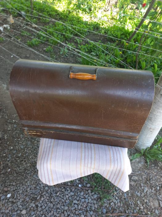 Продам две швейные машинки