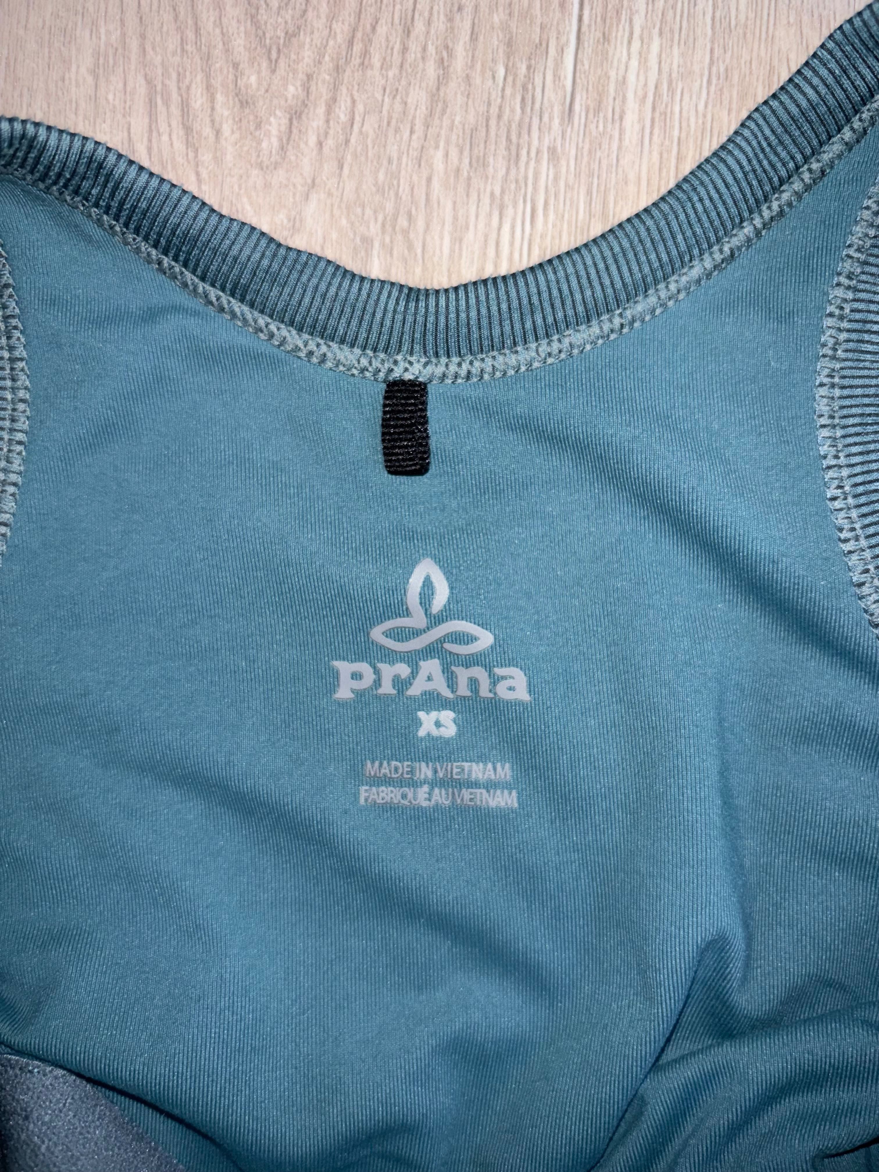 Спортни дрехи клин, бюстие, къси панталони