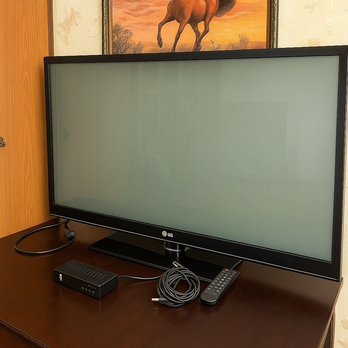 Телевизор LG 42" + спутниковый ресер World Vision (комплект)