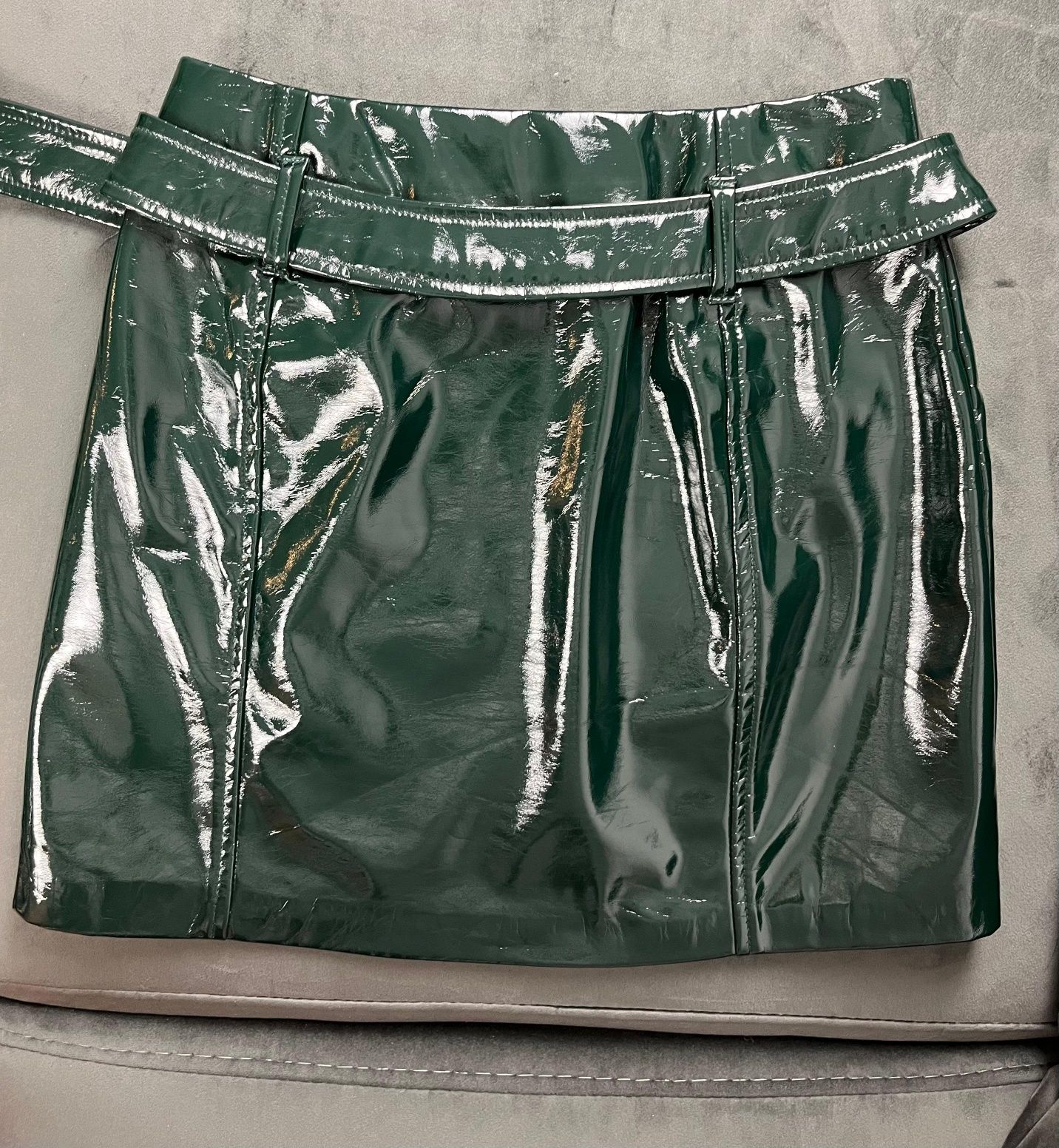 Vând fusta mini piele ecologica Bershka