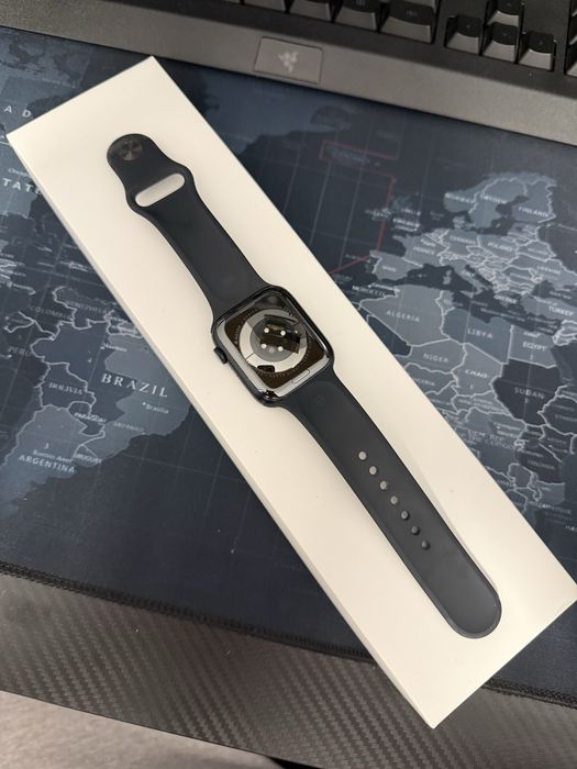 Vand Apple Watch seria 7 45mm
