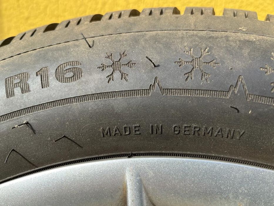 Cauciucuri Dunlop aproape noi cu jante si capace originale Volvo