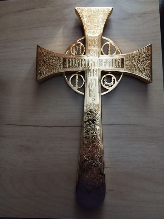 Cruce biserica preot