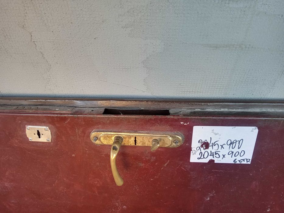 Продавам врата външна желязна употребявана