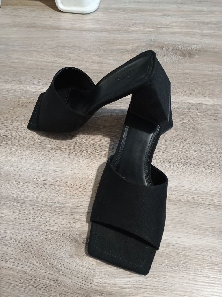 Продавам дамски чехли ASOS