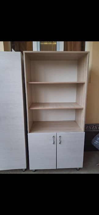 Щкафлар сотилади