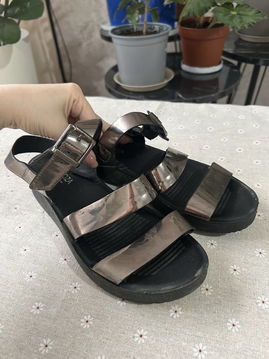Продаются сандали