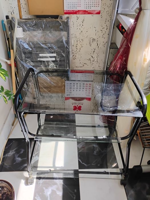 Продавам 3 вида маси холна,крьгла и маса за телевизор