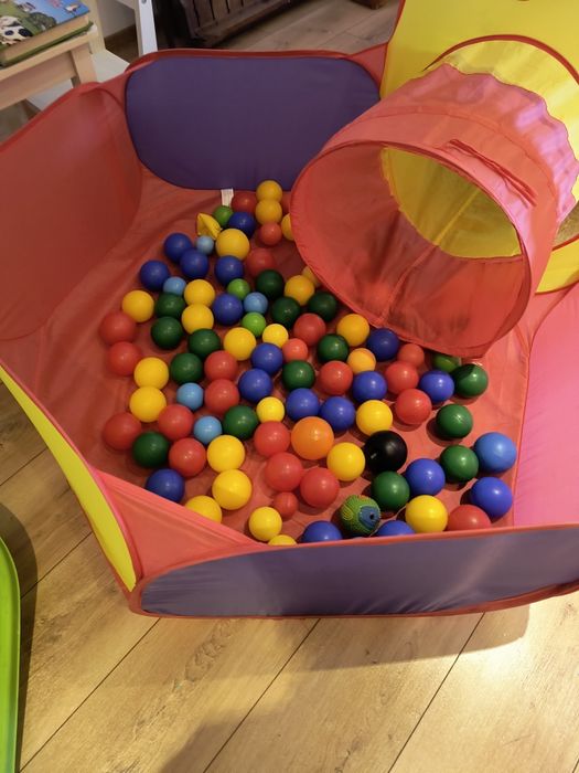 Cort cu piscina cu bile  și tunel copii