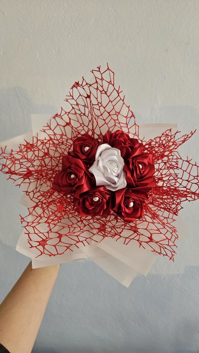 Buchet trandafiri din satin