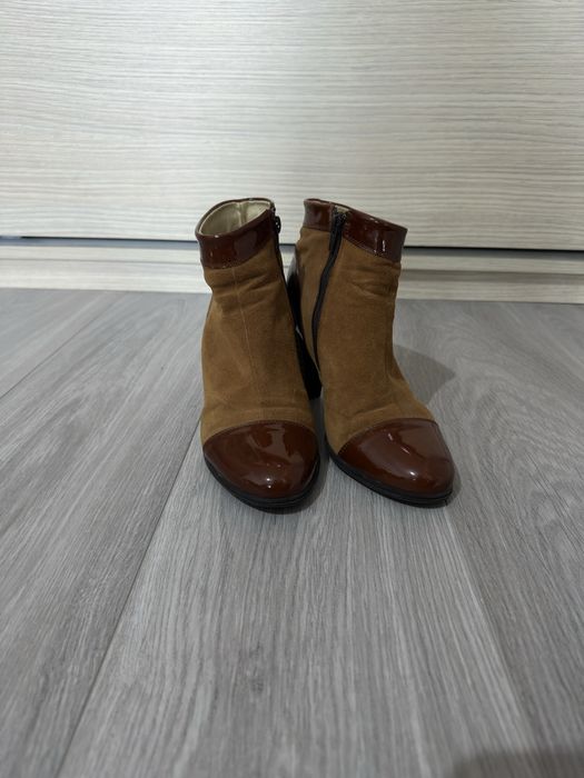 Botine piele intoarsa si lac 39