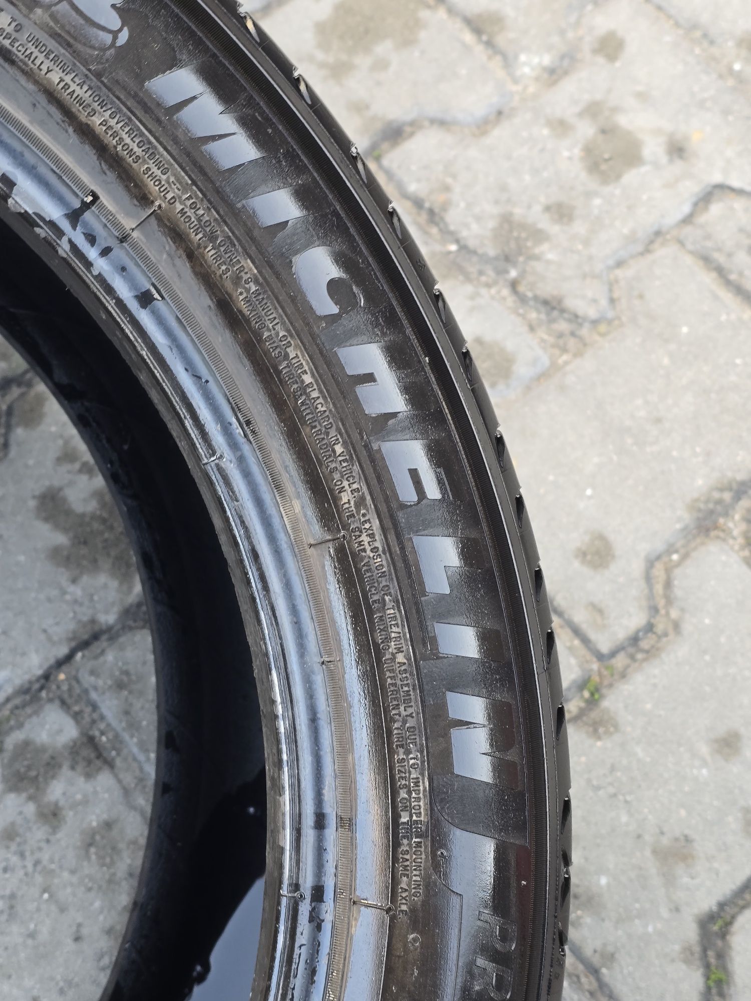 245 45 19 Michelin