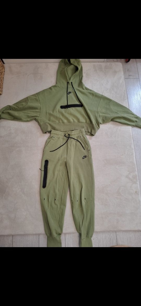 Дамски екип Nike tech fleece