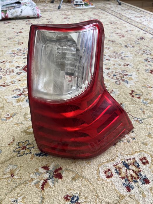 Продам заднюю фару Лексус, состояние отличное