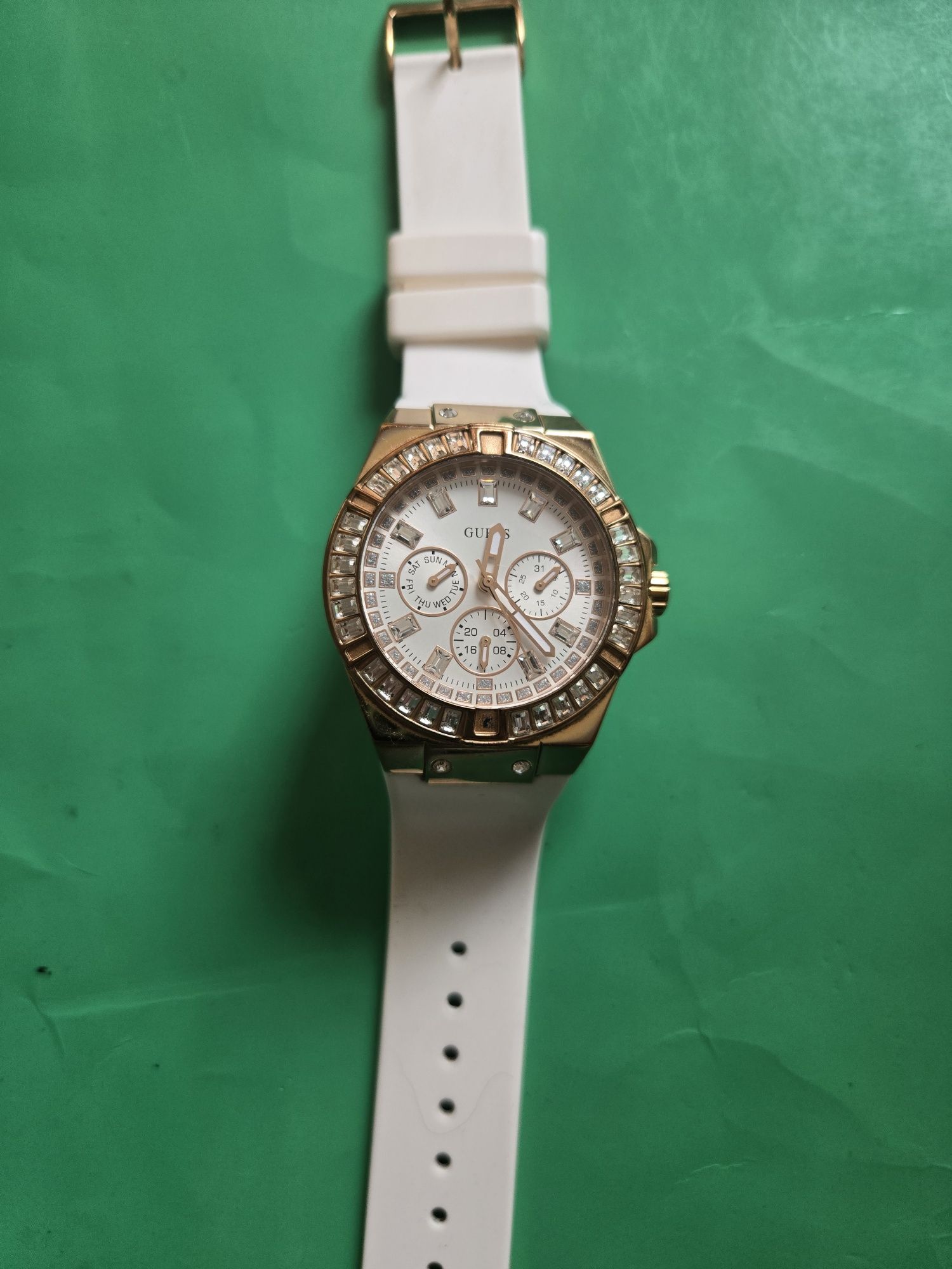 Часовник марка Guess