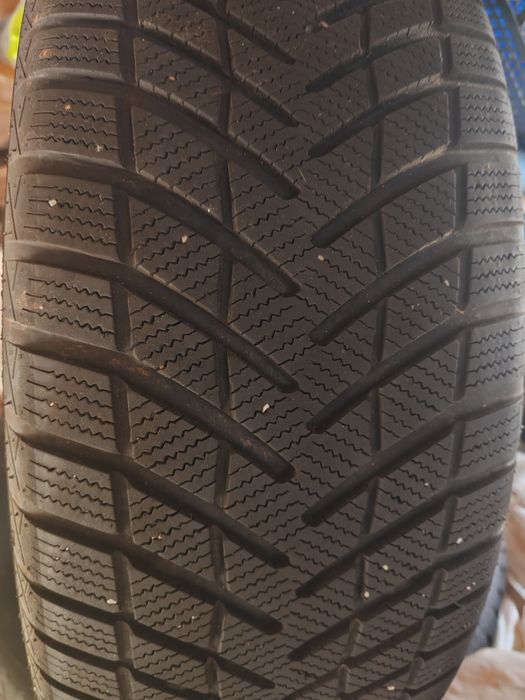 Vând anvelopele 235/60/18 M+S că noi