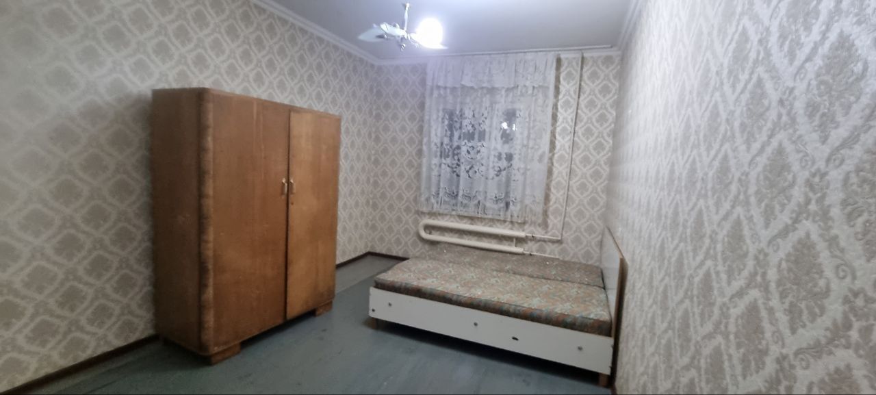 Аренда квартиры. (2 этаж, 4х комнатная) от метро 2минуты.