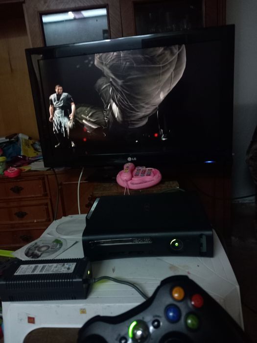 Consola Xbox 360 - 120GB , Completa , 1 maneta , 2 jocuri NU TRIMIT !!