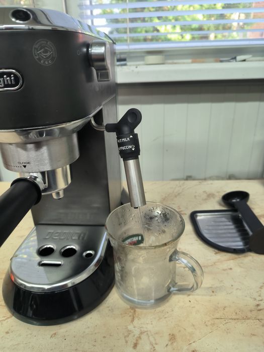 Delonghi EC685.BK Dedica