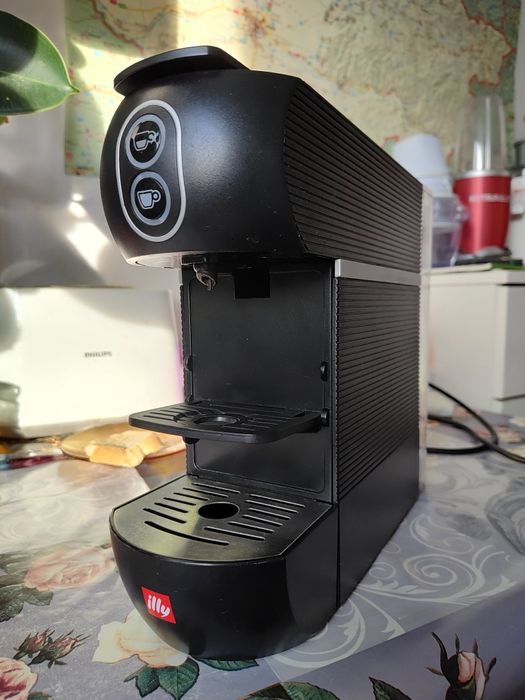 Aparat de cafea Illy Easy cu pad-uri ESE