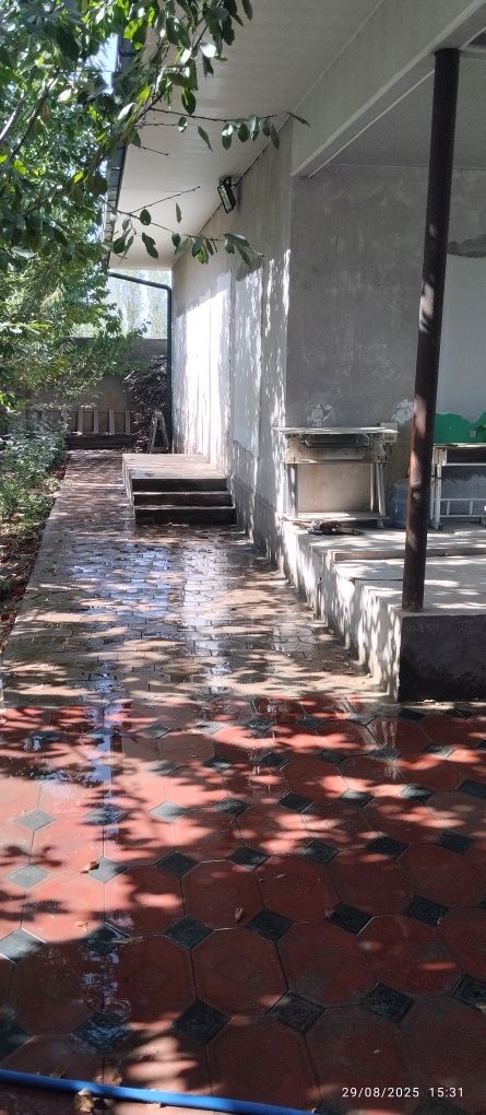 Toshkent viloyati dacha sotiladi