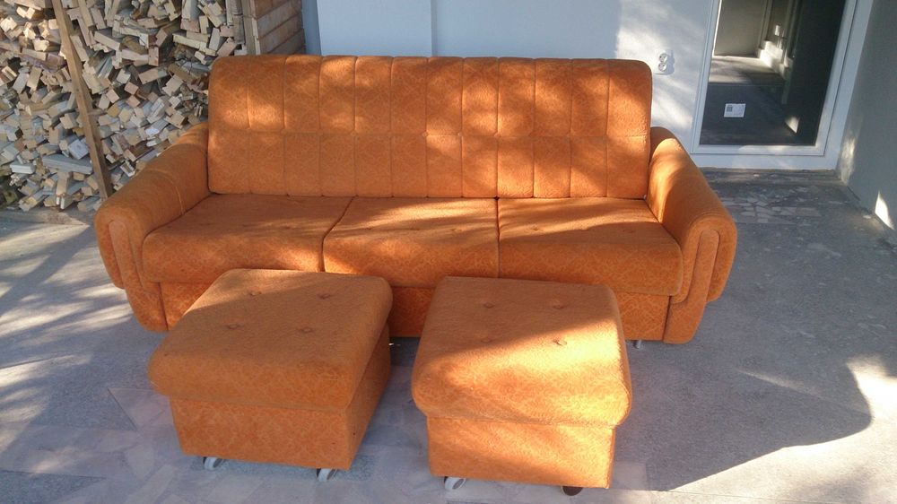 Подарявам разтегателен диван 2  фотьойла 1 табуретка