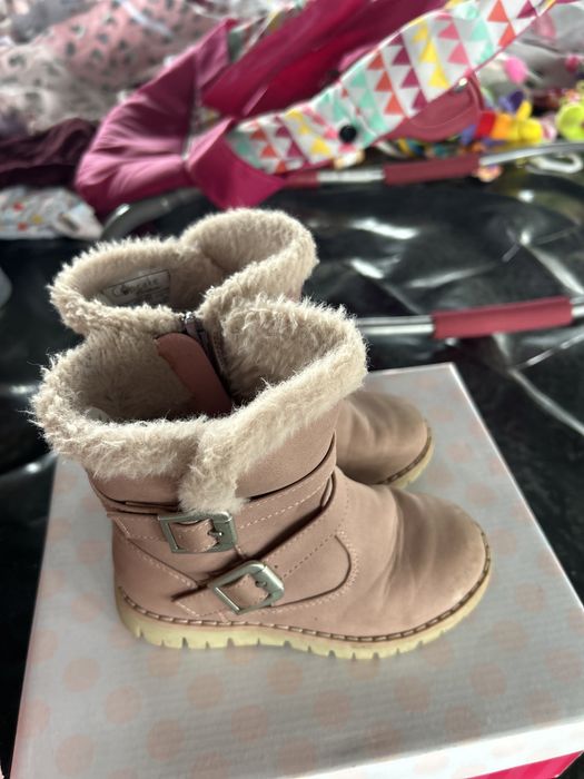 Ghete fetite marimea 26