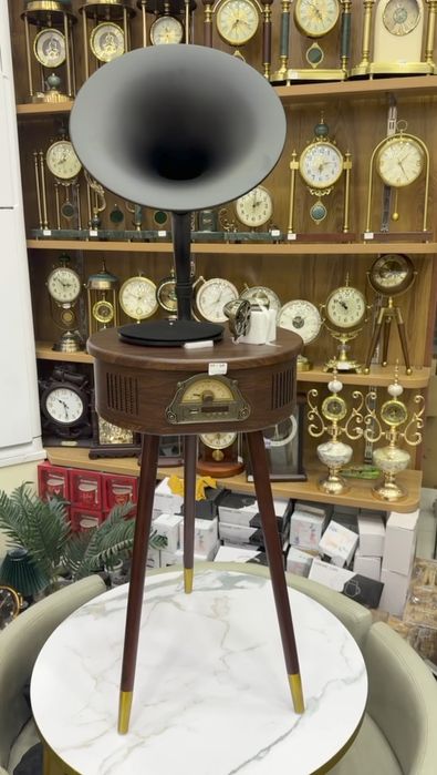 Gramafon retro uslubda