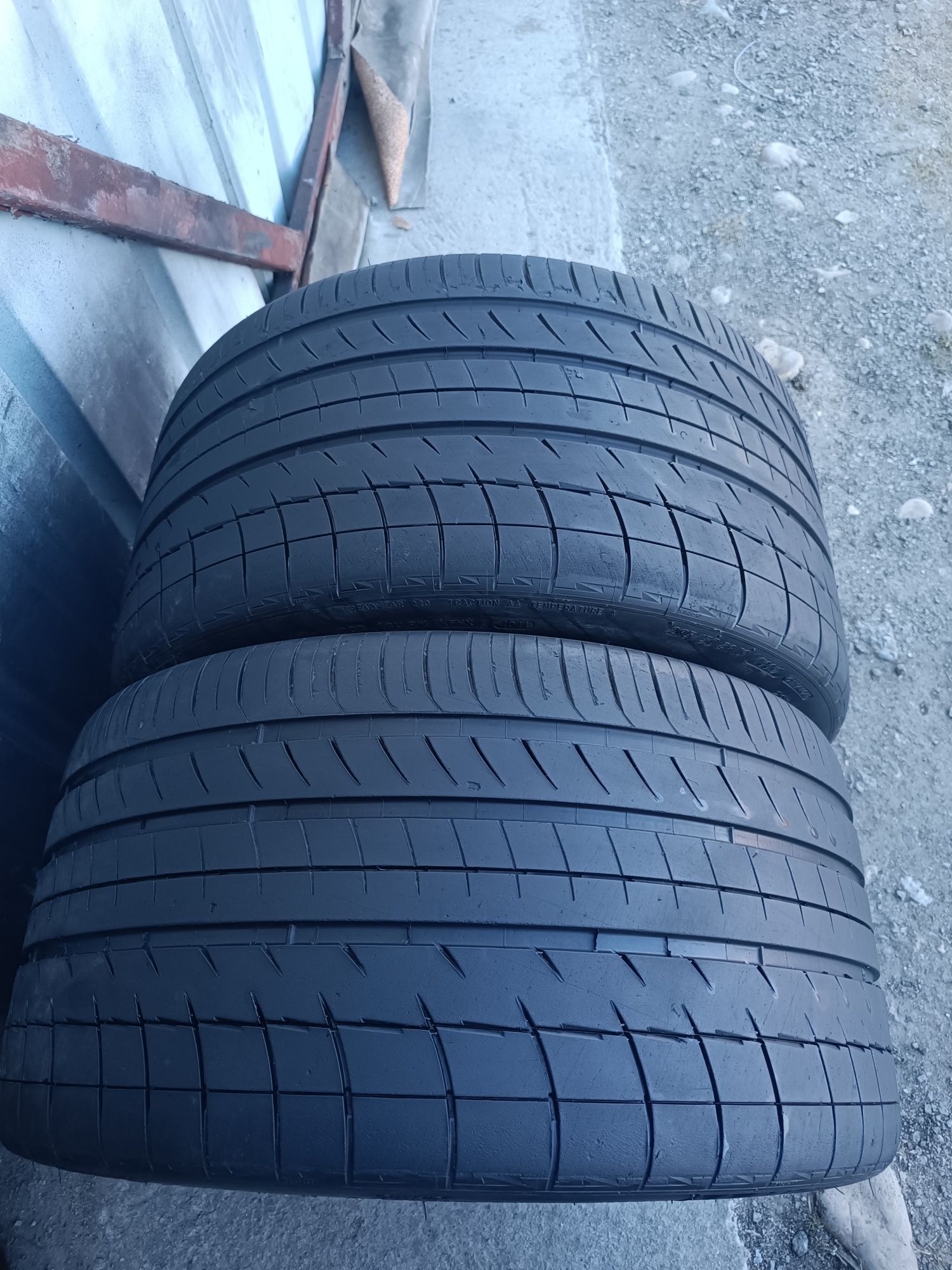 295/30/19 Michelin