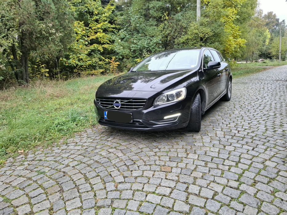 Волво V60 2.4 D6 Plug in hibryd Summum 283 к с