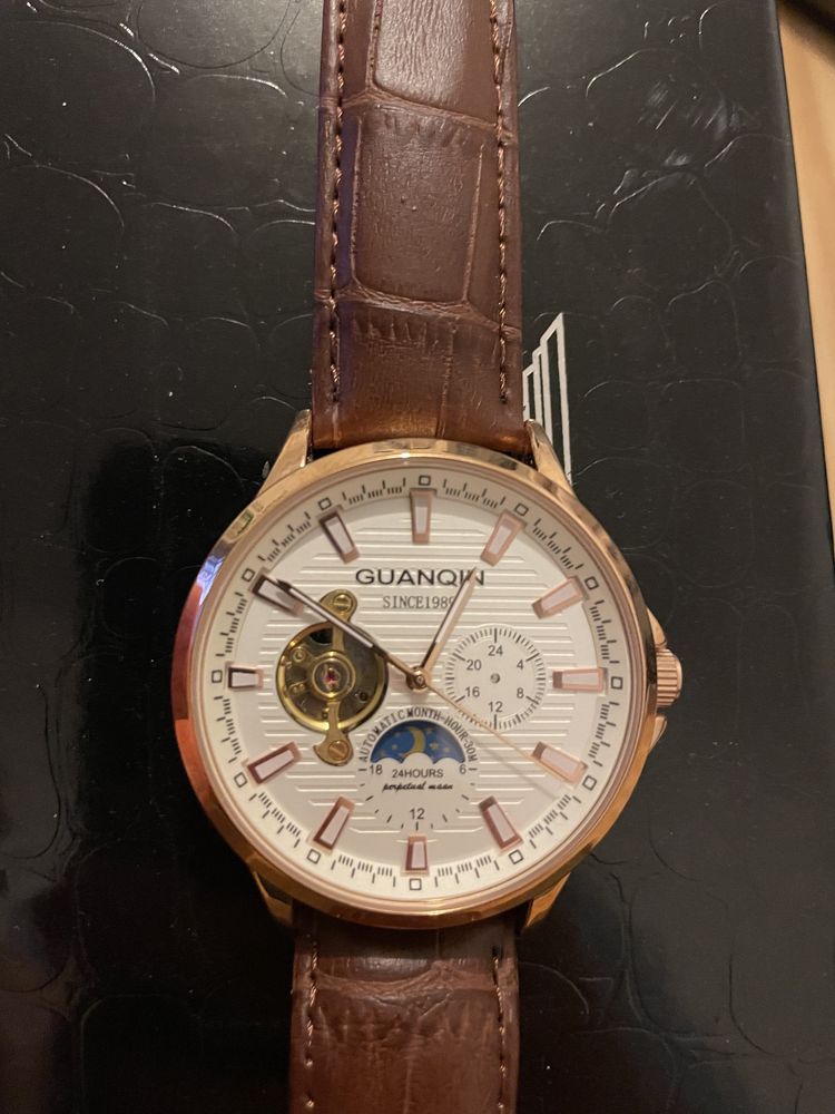 Чисно нов часовник Guanqin