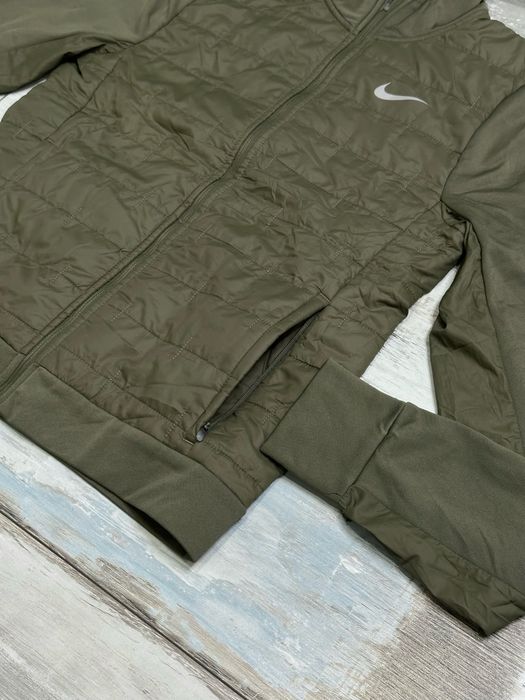 Дамско яке Nike Therma-Fit – размер S, отлично състояние