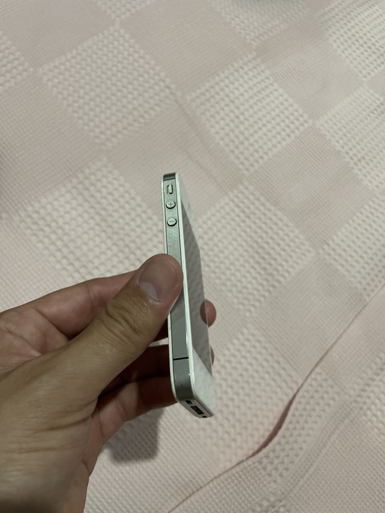 Iphone 4 s bareryeka yangi