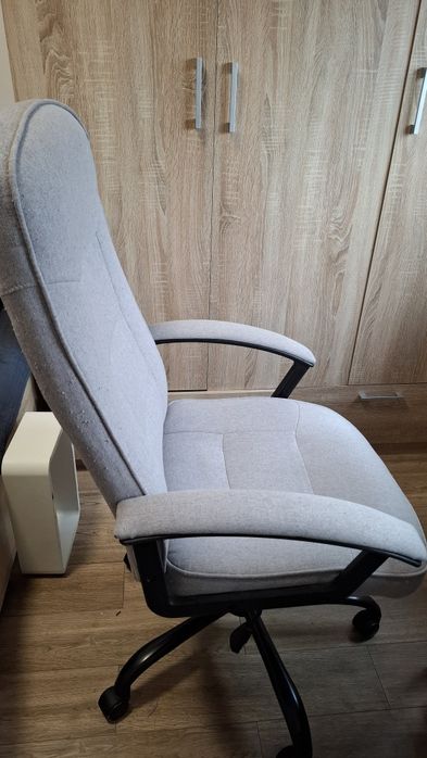 Vând birou, scaun birou, și comodă