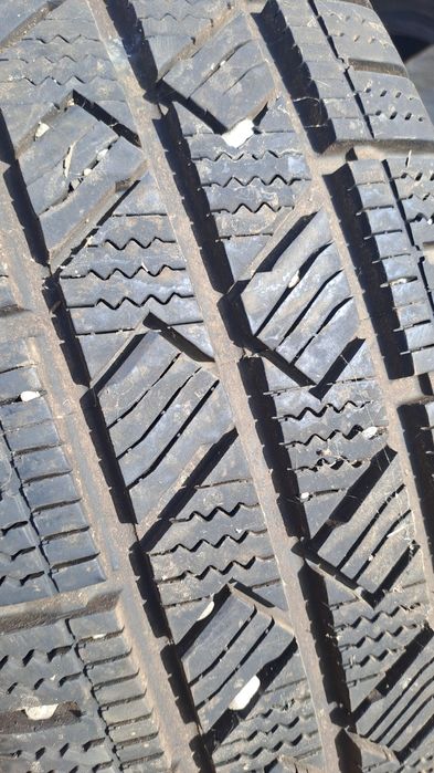 Vând 4 jante pe 16 de mercedes și 2 anvelope