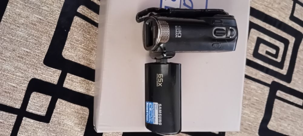 Aparat de filmat Samsung.