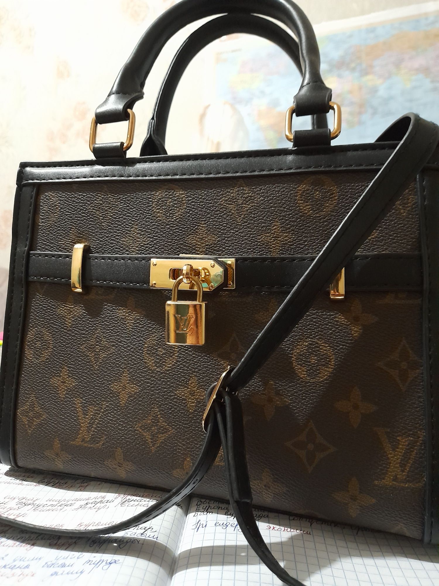 Сумка LV в хорошем состоянии и качестве