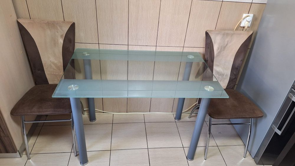 Masa si  patru scaune