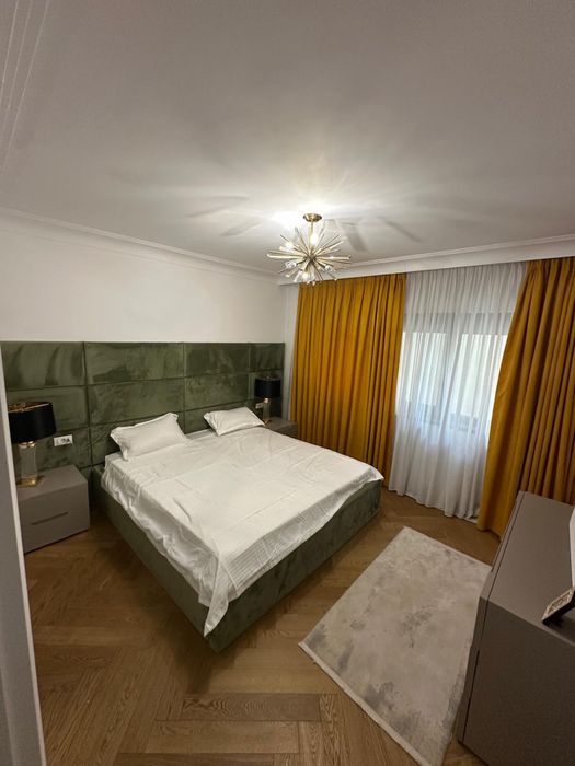 Apartament de lux zona centrala cu terasa inchisa utilata /mobilata