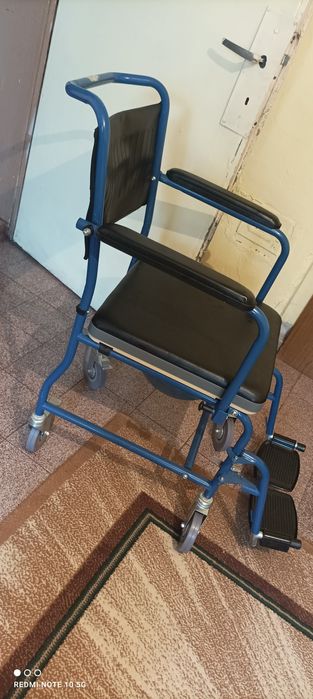 Комбиниран стол с тоалетна за възрастни