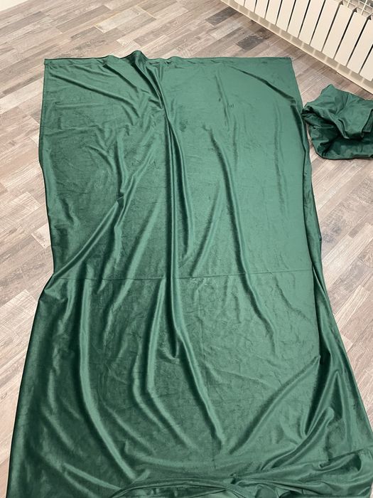 Абсолютно новые шторы изумрудного цвета