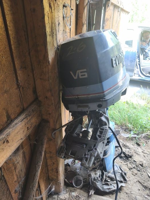 Vând evinrude 235 cp