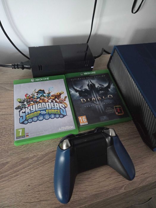 Xbox One 1 tb ediție specială Forza Motorsport plus jocuri