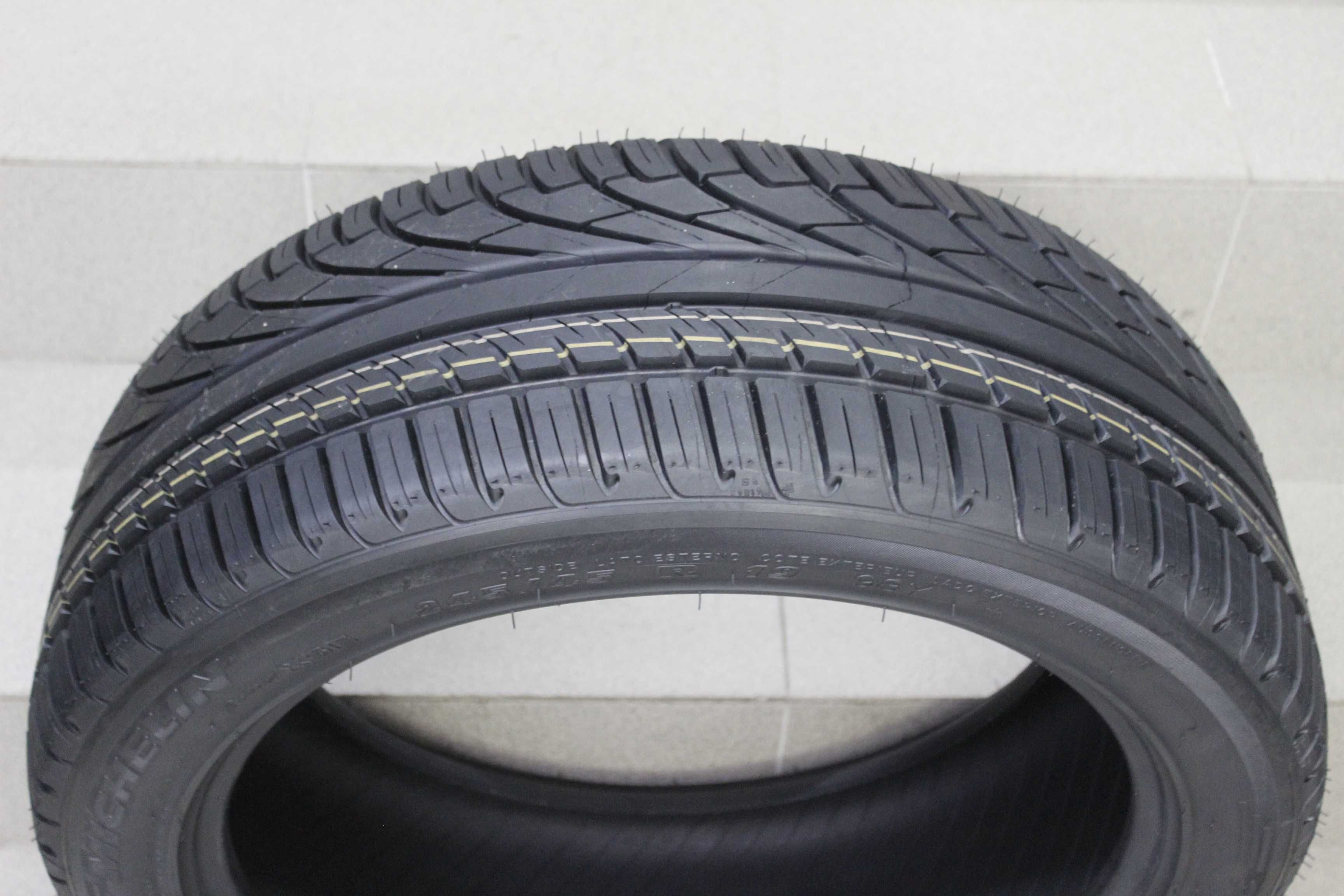 245/45-19 Michelin