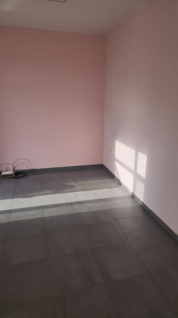 Дава се под наем Магазин в Перник, Център - 25 кв.м за 204 € - Снимка #3