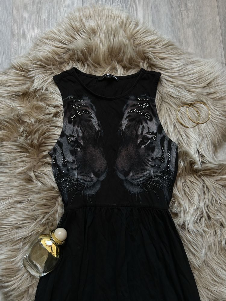 Rochie neagra scurta cu model tigru si aplicatii tinte marimea S