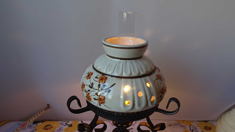 Настолна лампа и полилей  с  декорация в стил Рустик